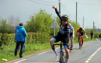 Grand Prix cycliste Yvion Vion à Pont sur Sambre ( 2ème, 4ème cat, Min, Fem  )