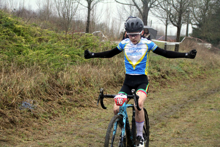 Cyclo cross UFOLEP d’Estevelles  1 ( Minimes Cadets Féminines )