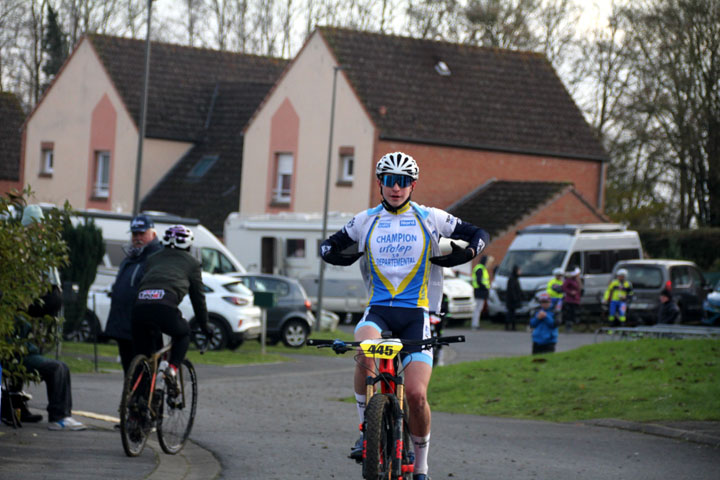 Cyclo cross VTT UFOLEP  d’Avesnes les Aubert ( Minimes Cadets Féminines )