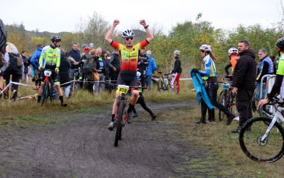 Cyclo cross VTT UFOLEP d’Hénin Beaumont ( Terril 89 105 ) ( Minimes Cadets Féminines )